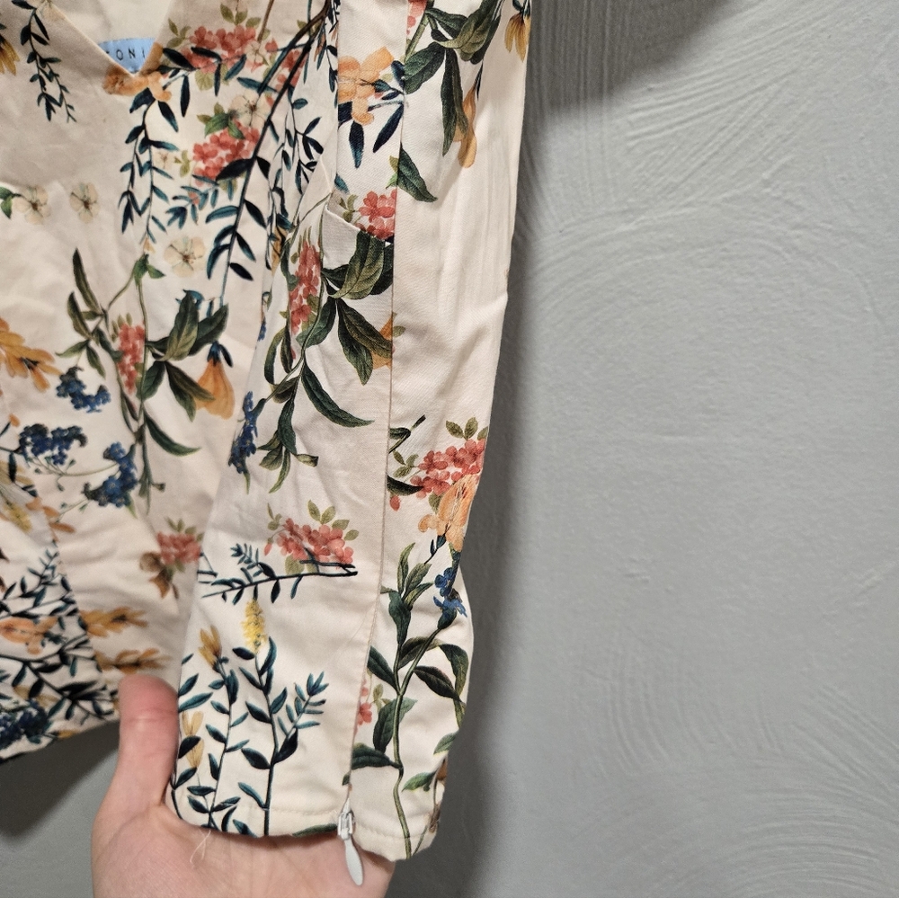 Antonio Melani• Cream Colored Floral Blouse. Sz 0 - Picture 4 of 7